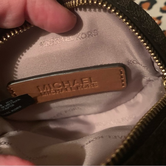 Michael Kors Small Round Coin Wristlet *Unique* NWOT Gift - Picture 5 of 6